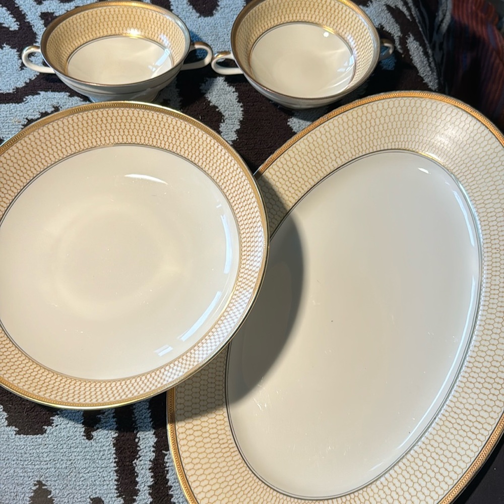 NEVER USED THOMAS GERMANY 4 PIECE SET